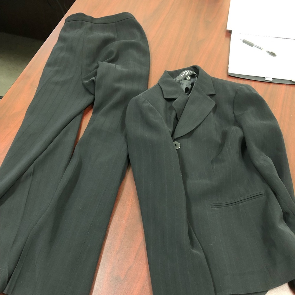 Size 4P Kasper suit with pants